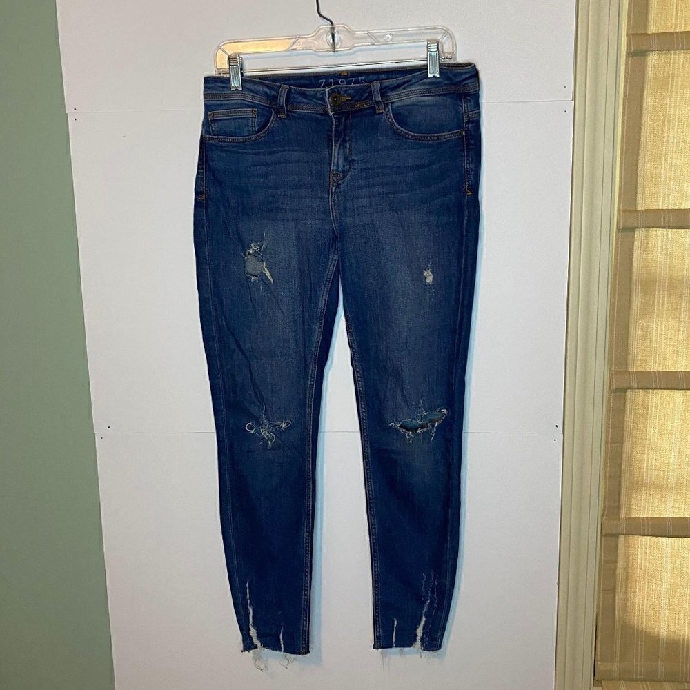 Zara Basic Denim Jeans Sz. 6 (32x26.5) Tapered Raw Hem